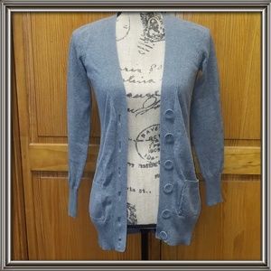 Nice grey cardigan with pockets.